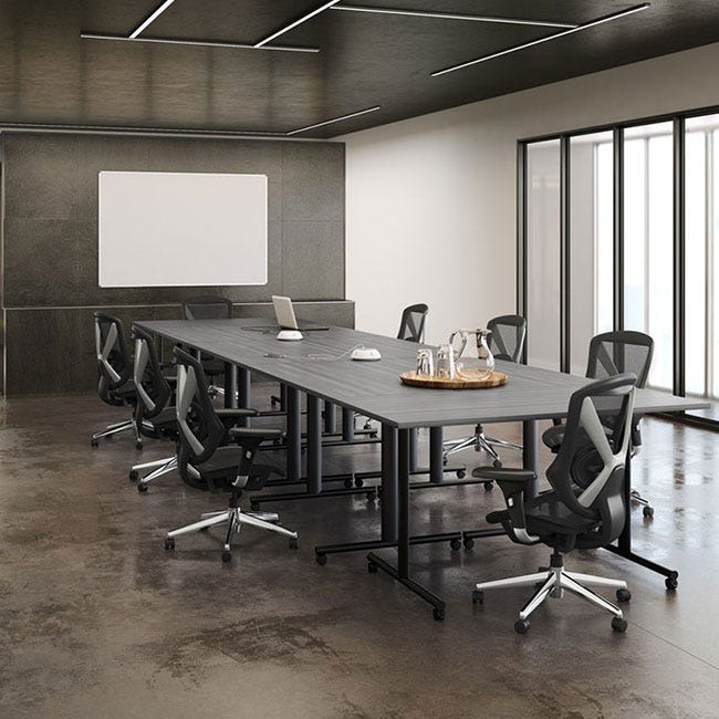 Seminar room with training tables.